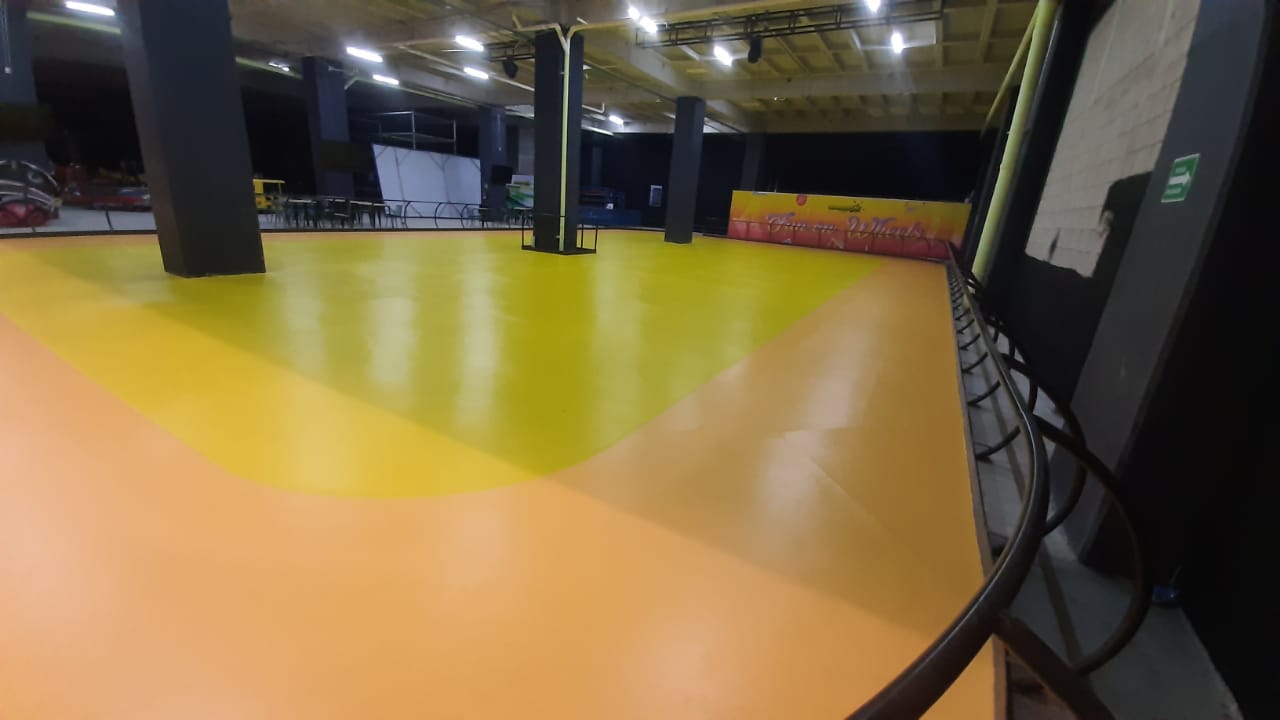 Pista de patinaje Wonderpark Aplicación de sistema hibrido poliurteano flexible y epóxico
